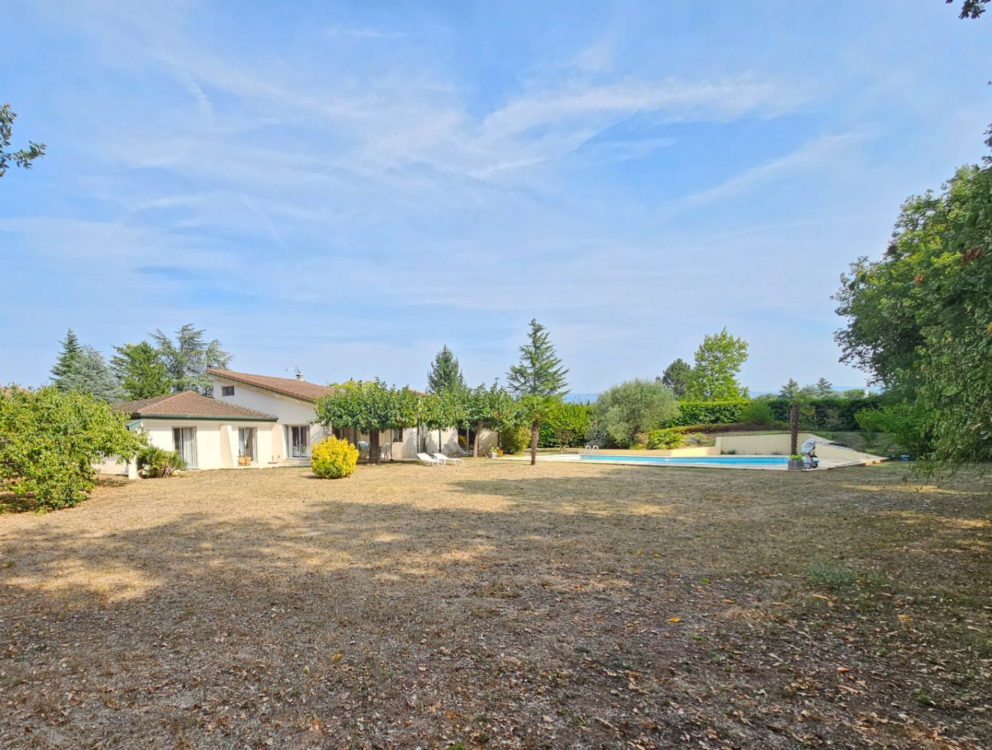 Maison de 160 m sur 5530 M DE TERRAIN A VENDRE - MONTELIER - 160 m2 - 695000€