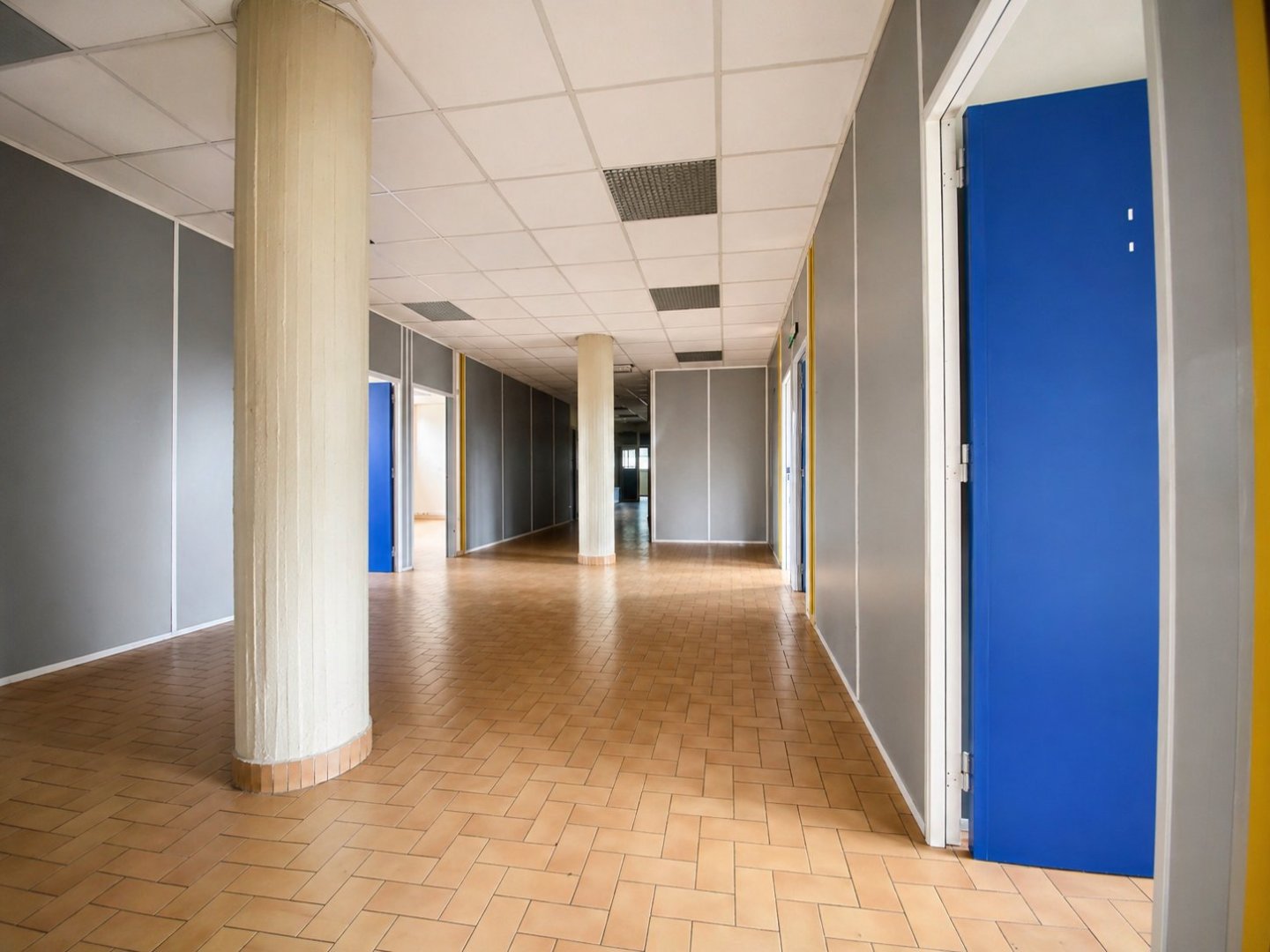 LOCAL COMMERCIAL A VENDRE - AUBENAS - 335 m2 - 235 000 &euro;