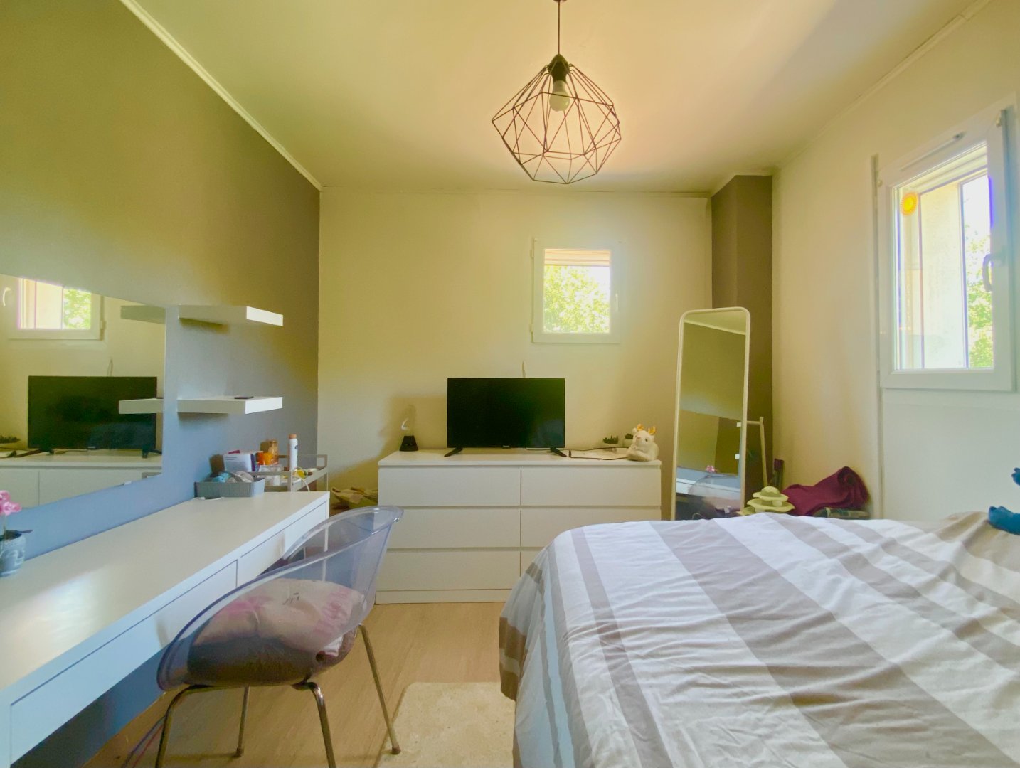 MAISON INDIVIDUELLE AVEC TERRAIN ATTENANT - LAVILLEDIEU - 108 m2 - VENDU