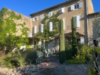 DOMAINE PROVENCAL A VENDRE - ENTRAIGUES SUR LA SORGUE - 528 m2 - 1 250 000 &euro;