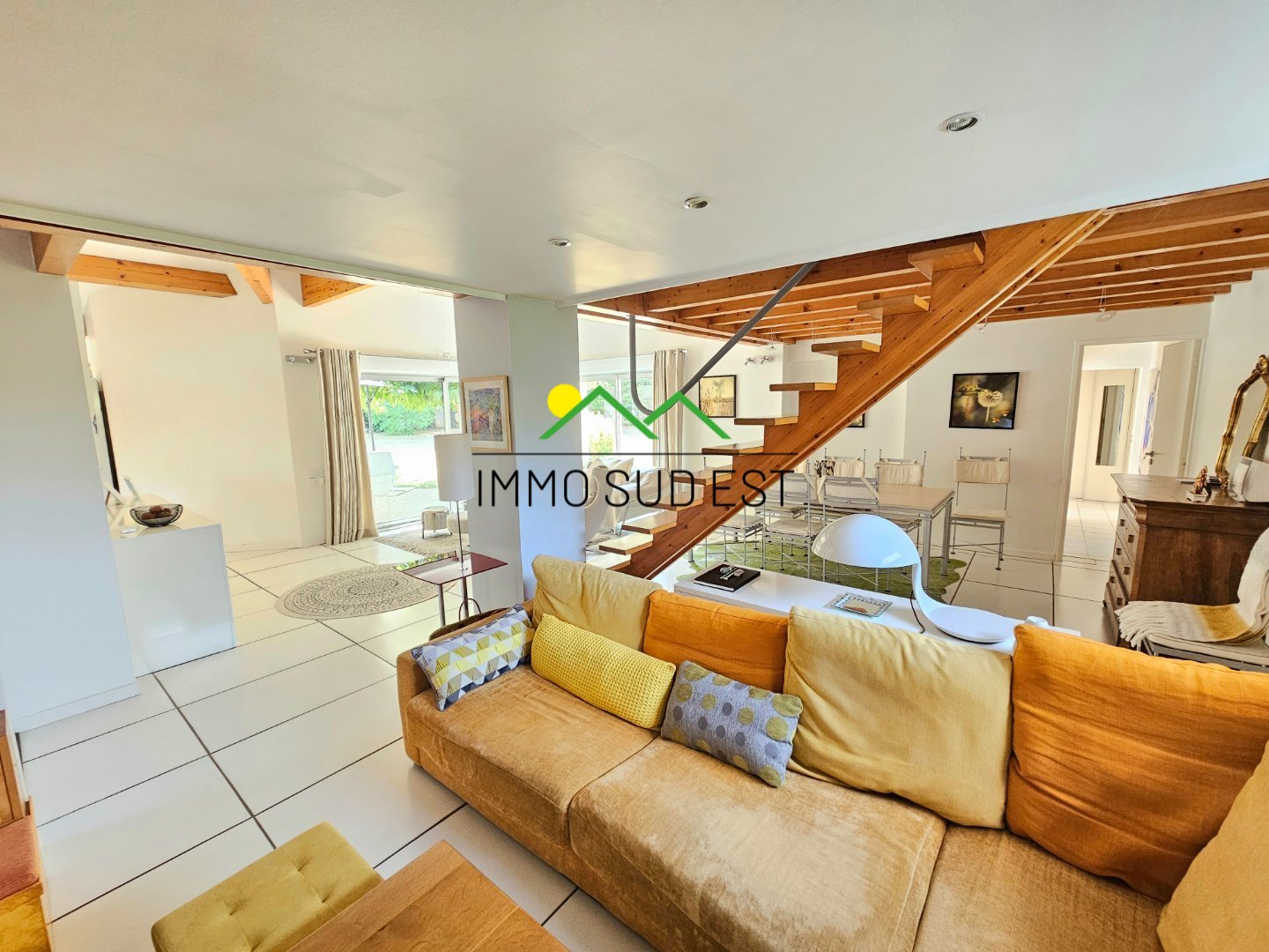 Maison de 160 m² sur 5530 M² DE TERRAIN A VENDRE - MONTELIER - 160 m2 - 695 000 €