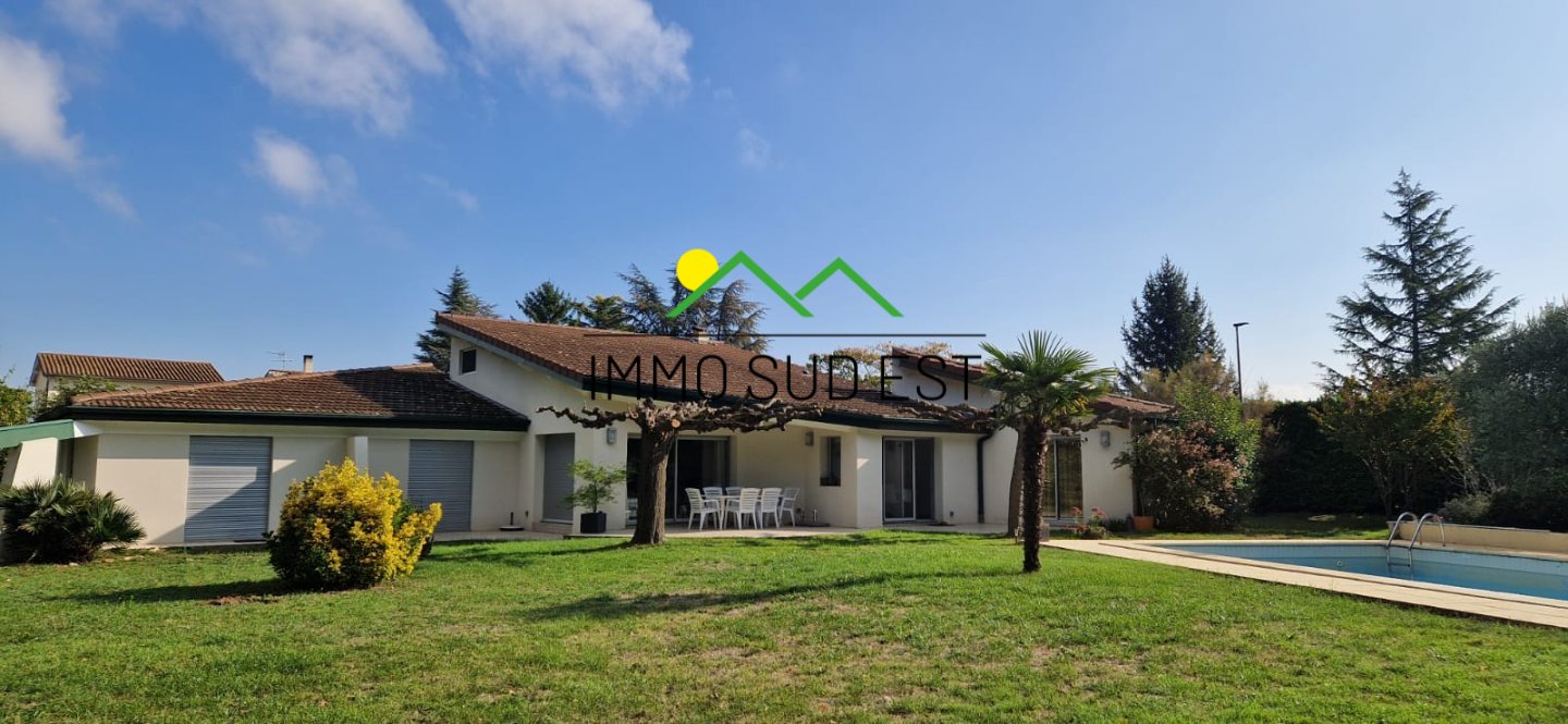 Maison de 160 m² sur 5530 M² DE TERRAIN A VENDRE - MONTELIER - 160 m2 - 695 000 €