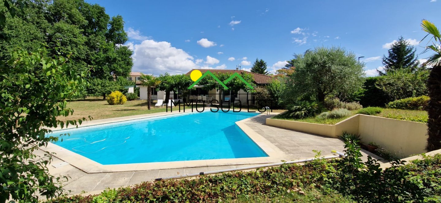 Maison de 160 m² sur 5530 M² DE TERRAIN A VENDRE - MONTELIER - 160 m2 - 695 000 €