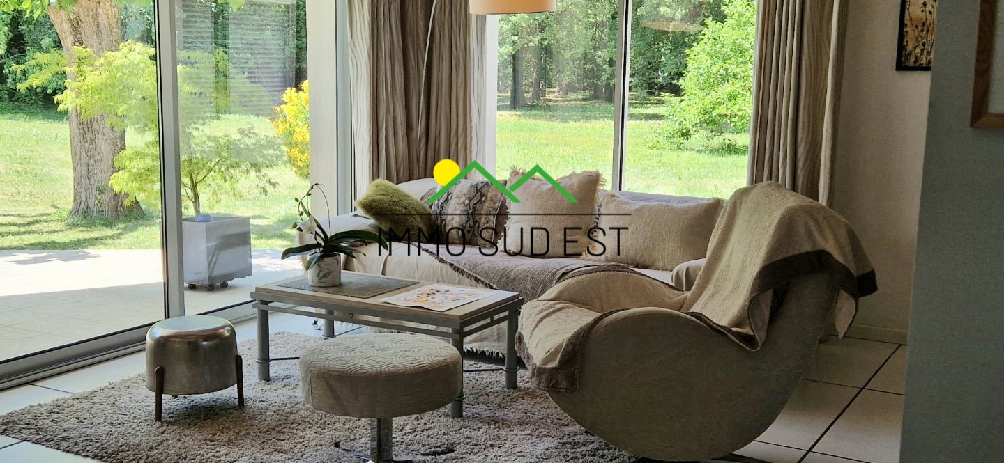 Maison de 160 m² sur 5530 M² DE TERRAIN A VENDRE - MONTELIER - 160 m2 - 695 000 €