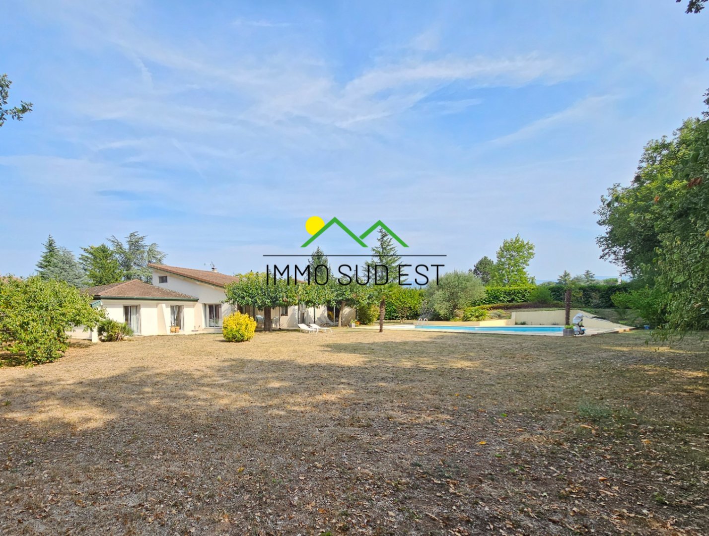 Maison de 160 m² sur 5530 M² DE TERRAIN A VENDRE - MONTELIER - 160 m2 - 695 000 €