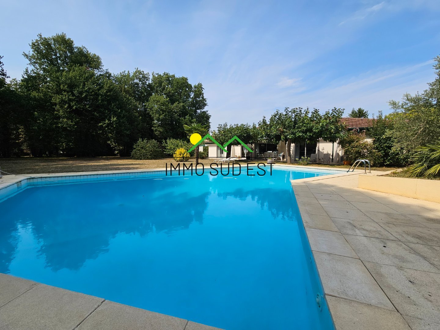 Maison de 160 m² sur 5530 M² DE TERRAIN A VENDRE - MONTELIER - 160 m2 - 695 000 €