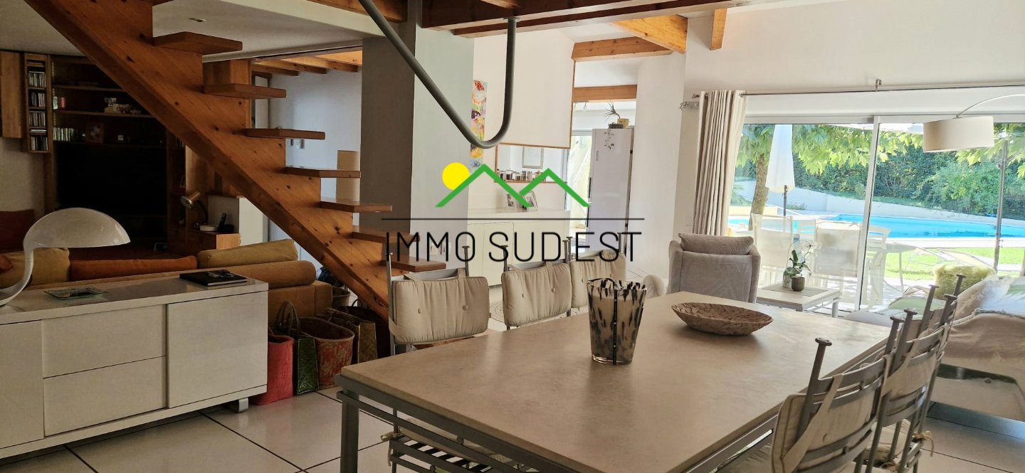 Maison de 160 m² sur 5530 M² DE TERRAIN A VENDRE - MONTELIER - 160 m2 - 695 000 €