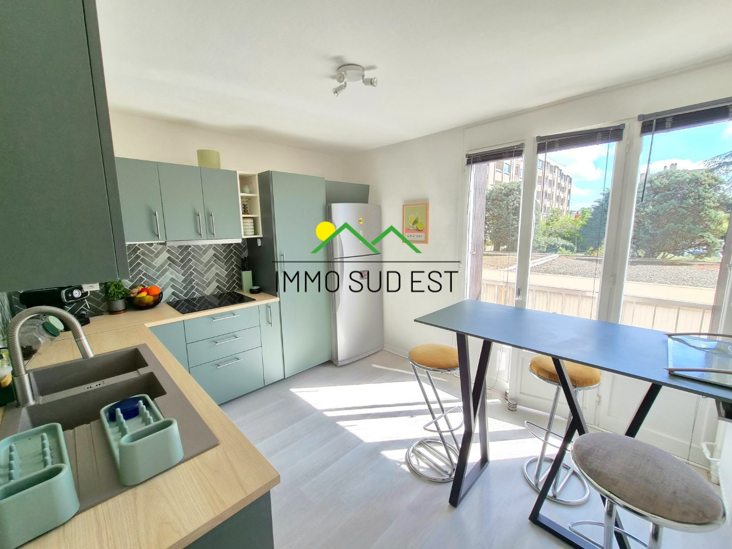 Viager occupé Appartement T3 de 69 m² A VENDRE - BOURG LES VALENCE LES CHIROUZES - 69 m2 - 29 000 &euro;