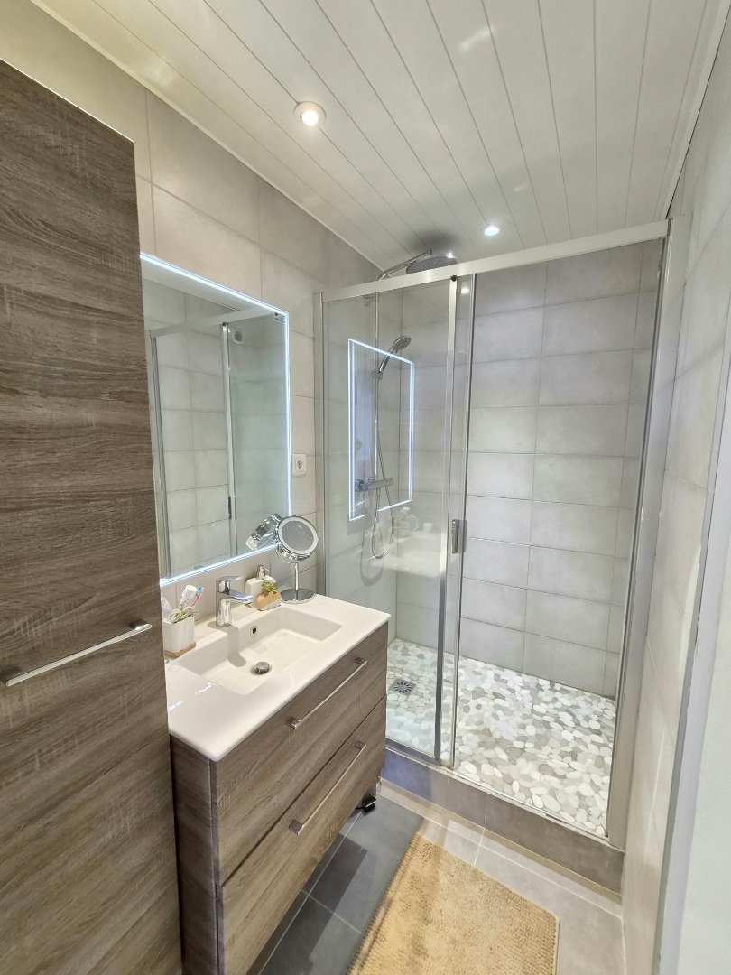 Viager occupé Appartement T3 de 69 m² A VENDRE - BOURG LES VALENCE LES CHIROUZES - 69 m2 - 29 000 &euro;