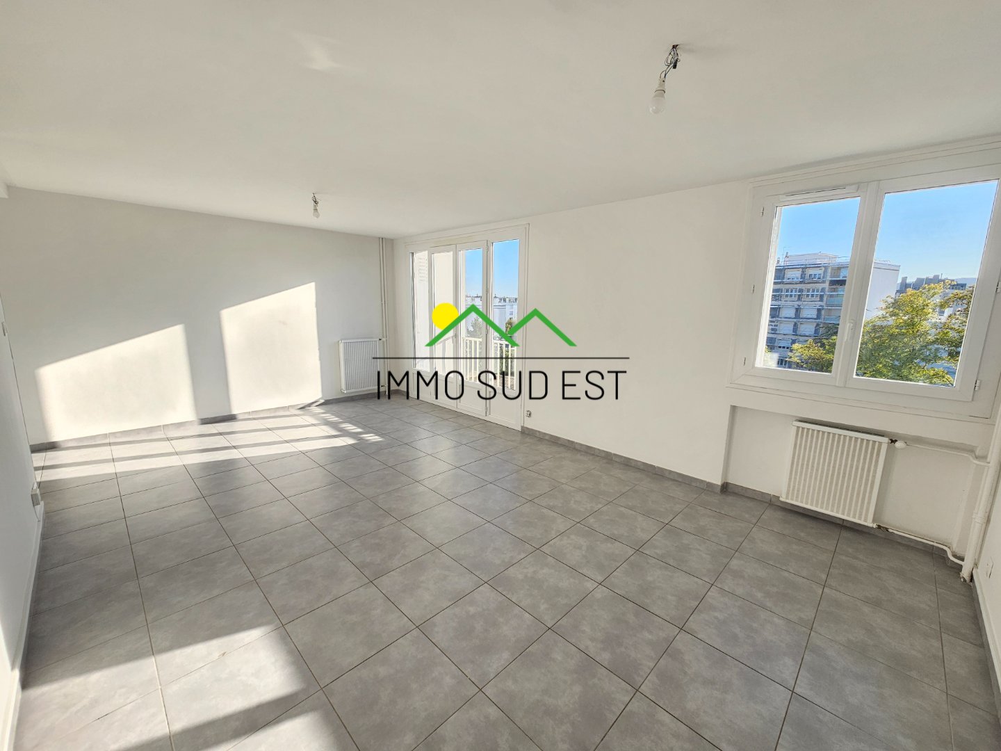 T4 72 m avec cave A VENDRE - BOURG LES VALENCE - 72 m2 - 135000€