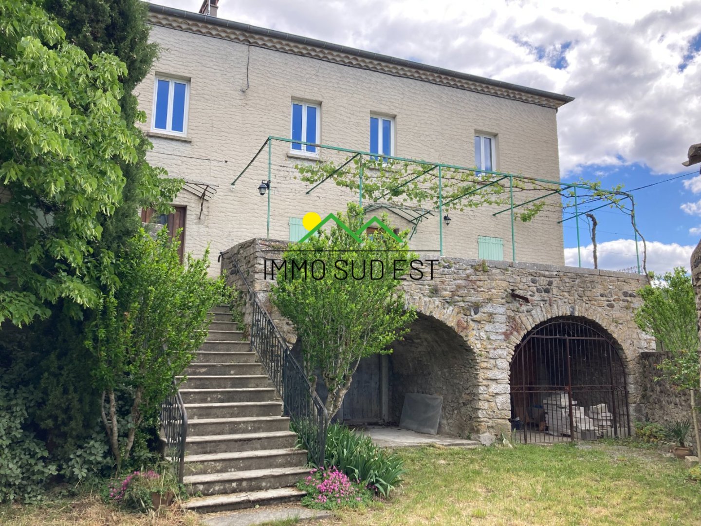 APPARTEMENT T4 A VENDRE - ROCHECOLOMBE - 104 m2 - 160 000 &euro;