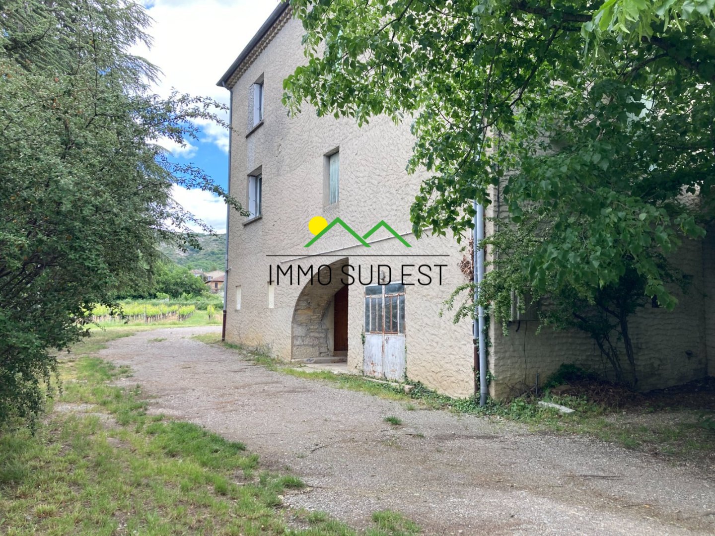 APPARTEMENT T4 A VENDRE - ROCHECOLOMBE - 104 m2 - 160 000 &euro;