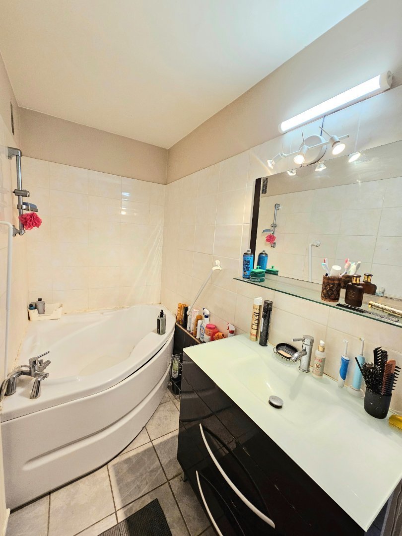 APPARTEMENT T4 A VENDRE - VALENCE - 97 m2 - 135000€