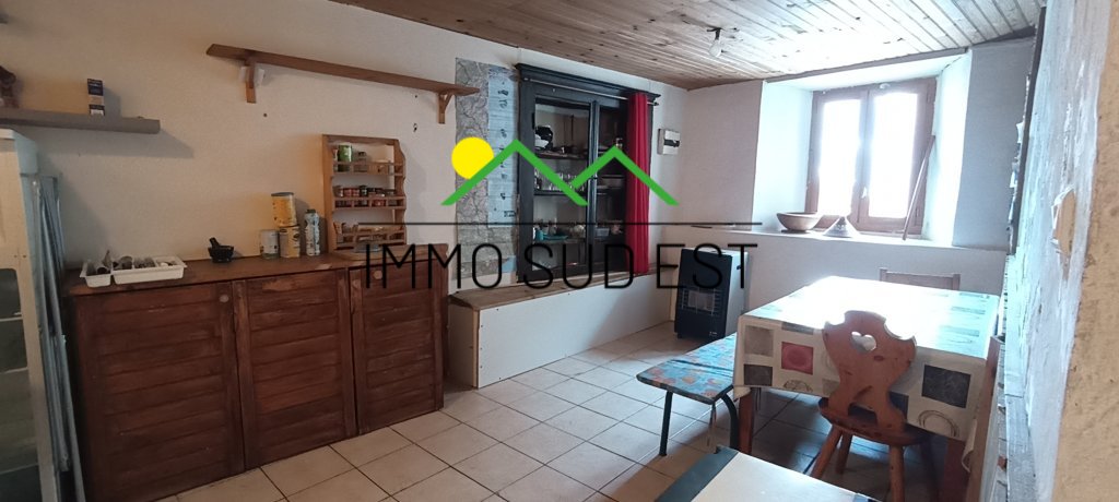 APPARTEMENT T4 A VENDRE - VALEZAN BOURG 10 KM - 122 m2 - 160 000 €
