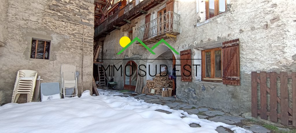 APPARTEMENT T4 A VENDRE - VALEZAN BOURG 10 KM - 122 m2 - 160 000 €